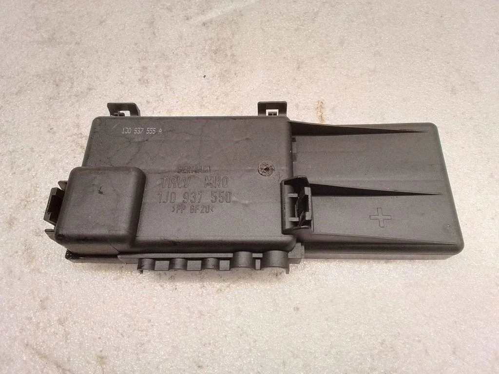 Fuse box cover – Volkswagen Bora (1998-2005)
