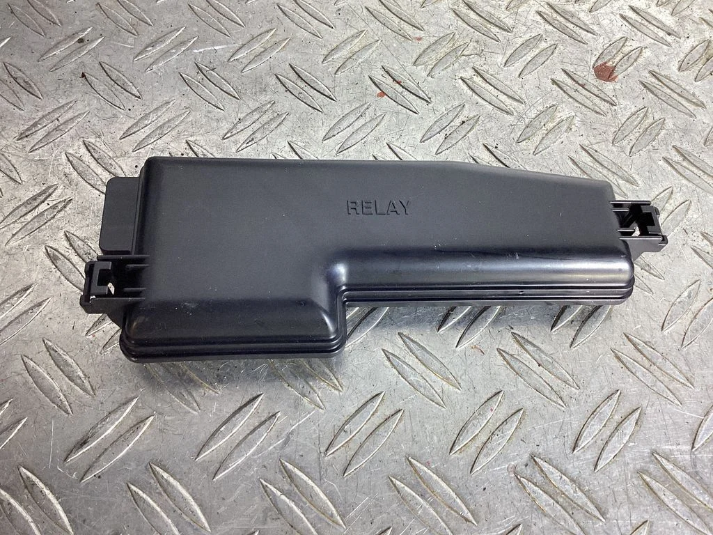 Fuse box cover – Lexus NX (2021-)