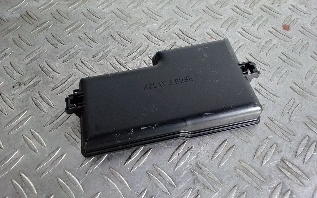 Fuse box cover – Lexus NX (2021-)