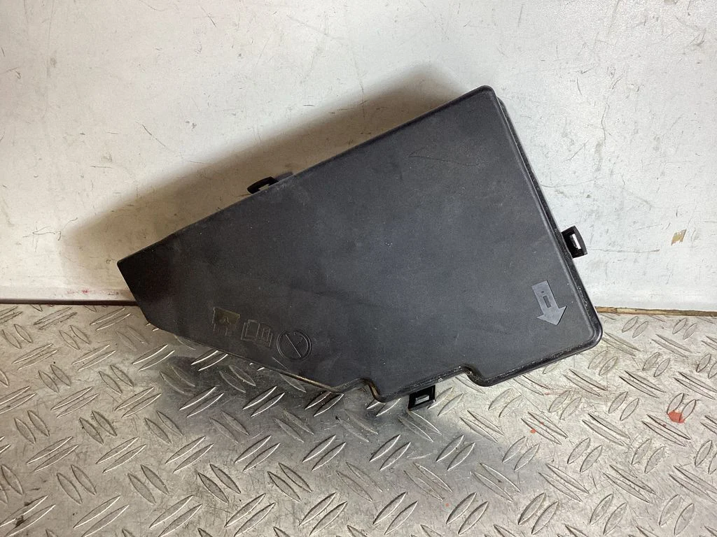 Fuse box cover – Volvo XC90 (2014-)