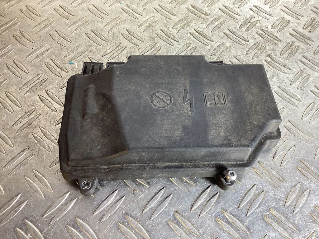 Fuse box cover – Mercedes-Benz GLC-Class C253 (2016-)