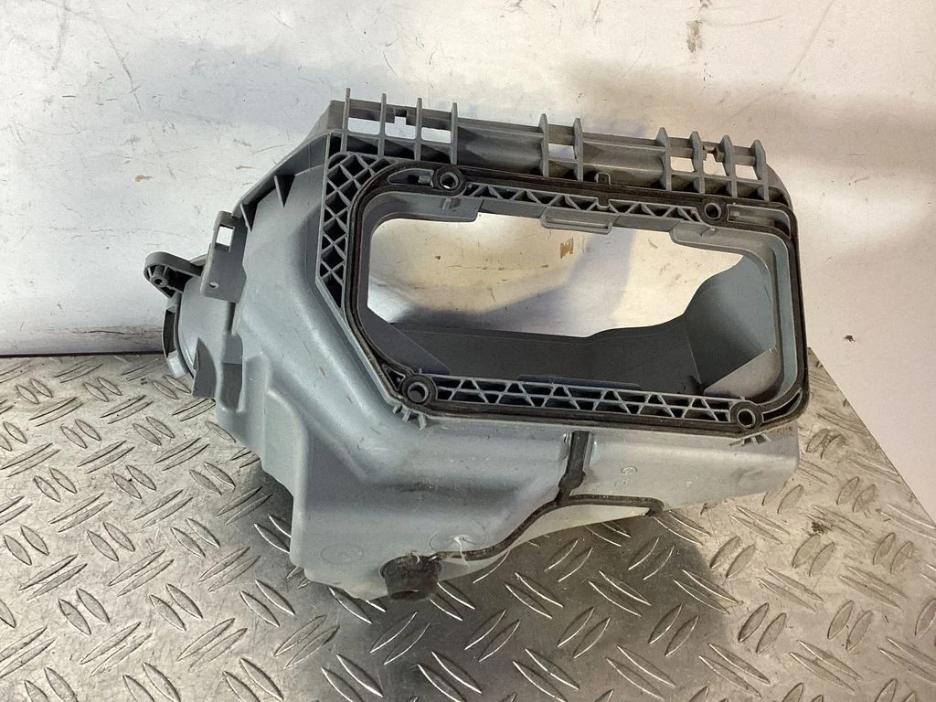 Fuse box cover – Porsche Macan (95B) (2019-)