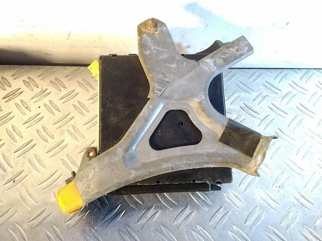 Fuse module – Toyota Land Cruiser (J200) (2008-)