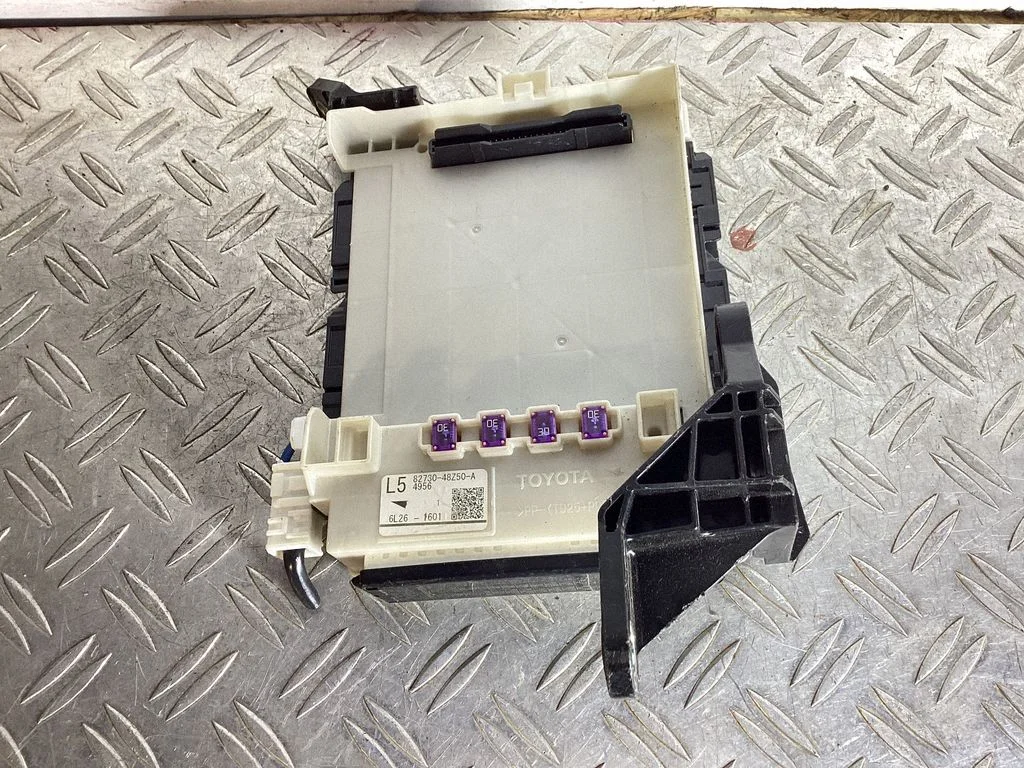 Fuse module – Lexus RX 450H (2016-)