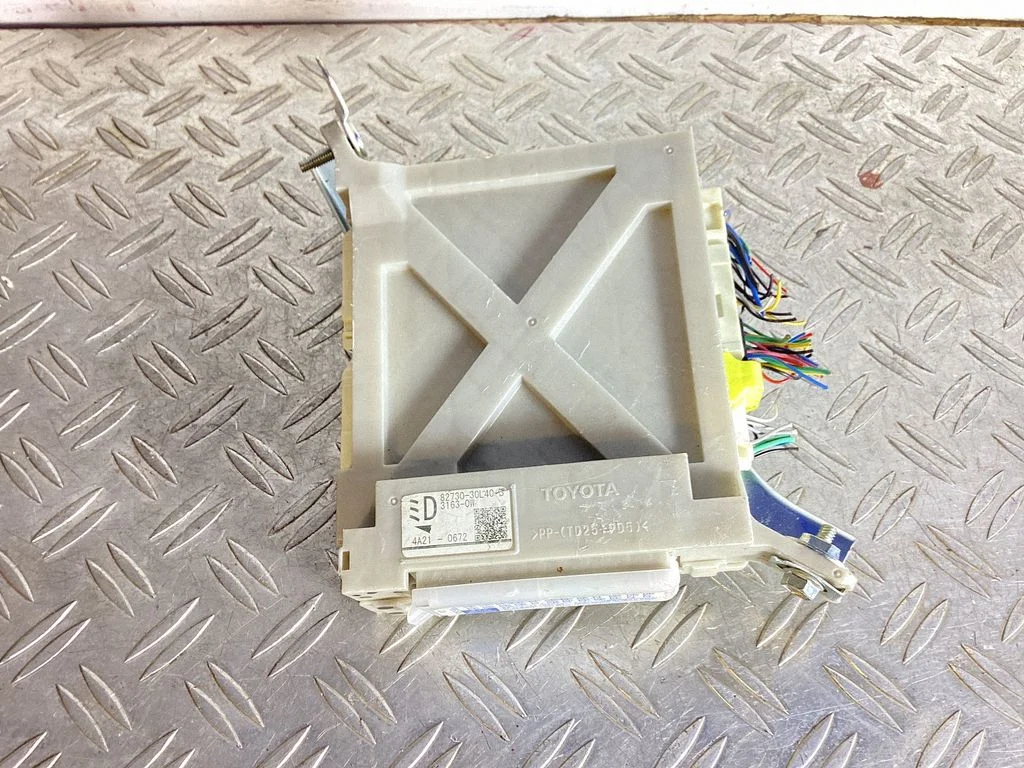 Fuse module – Lexus GS 250 350 300H 450H (2013-)