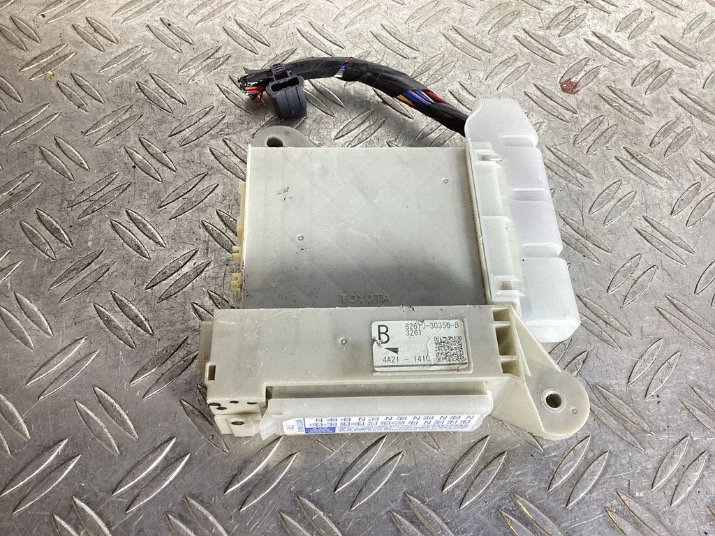 Fuse module – Lexus GS 250 350 300H 450H (2013-)