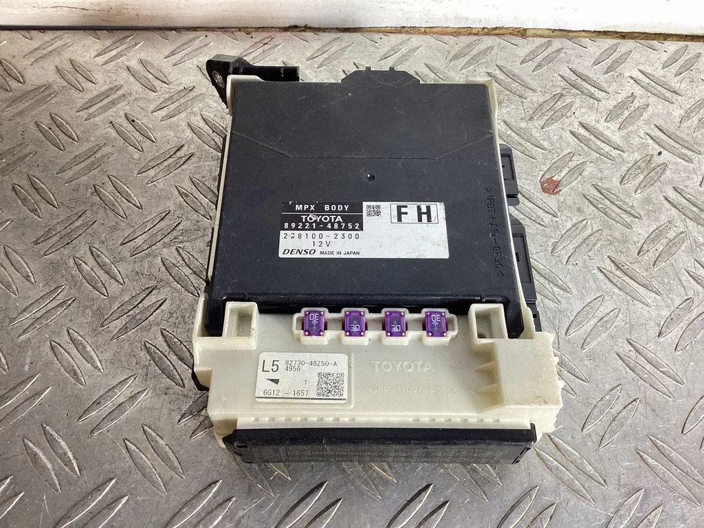 Fuse module – Lexus RX 450H (2016-)