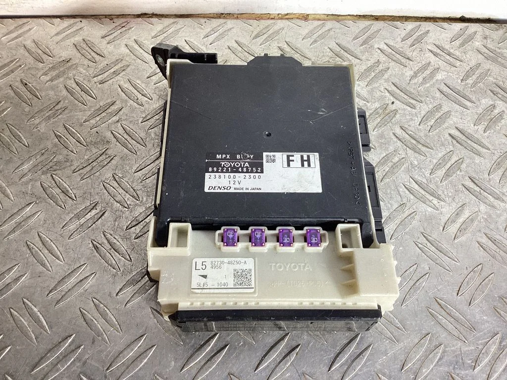 Fuse module – Lexus RX 450H (2016-)