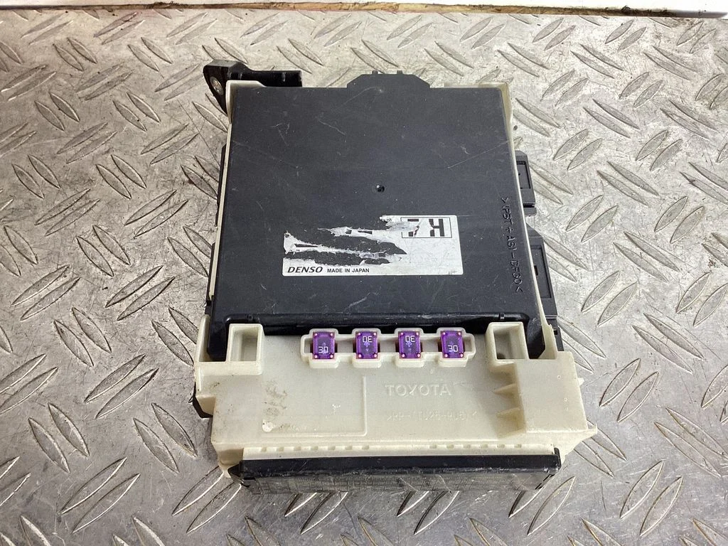 Fuse module – Lexus RX 450H (2016-)