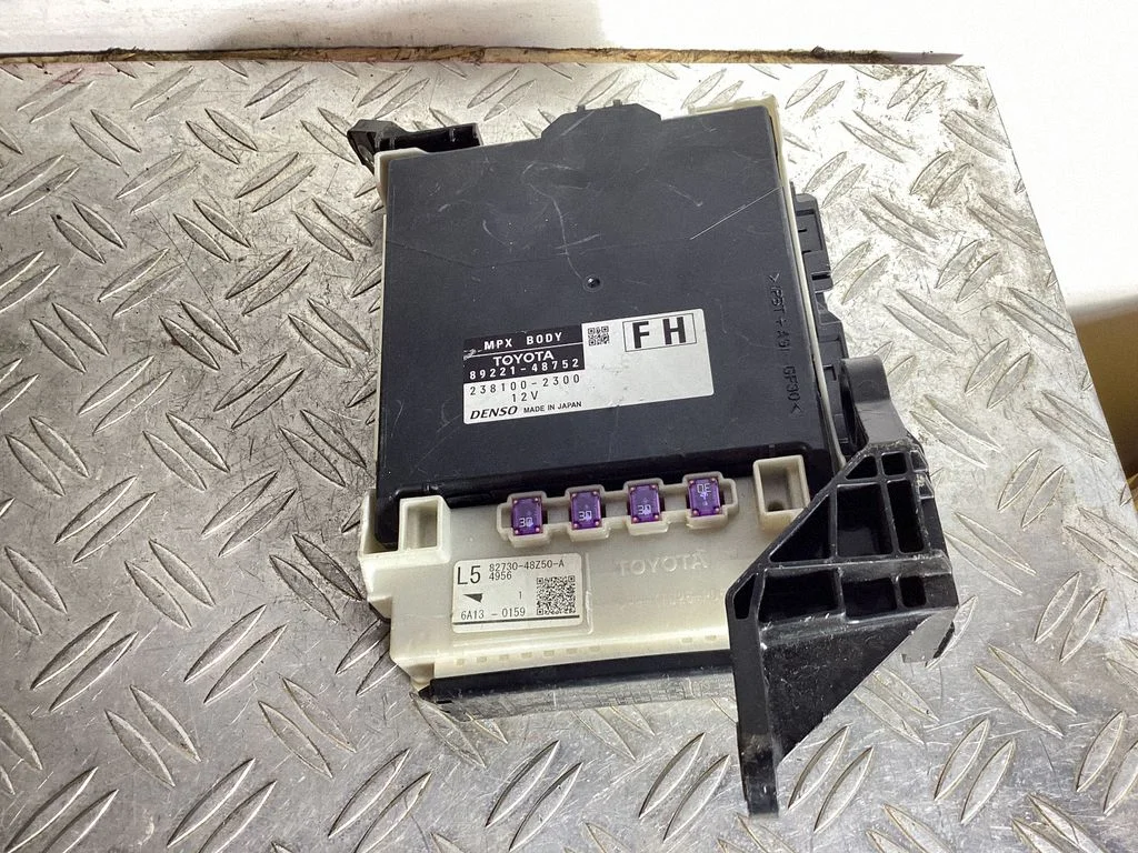 Fuse module – Lexus RX 450H (2016-)