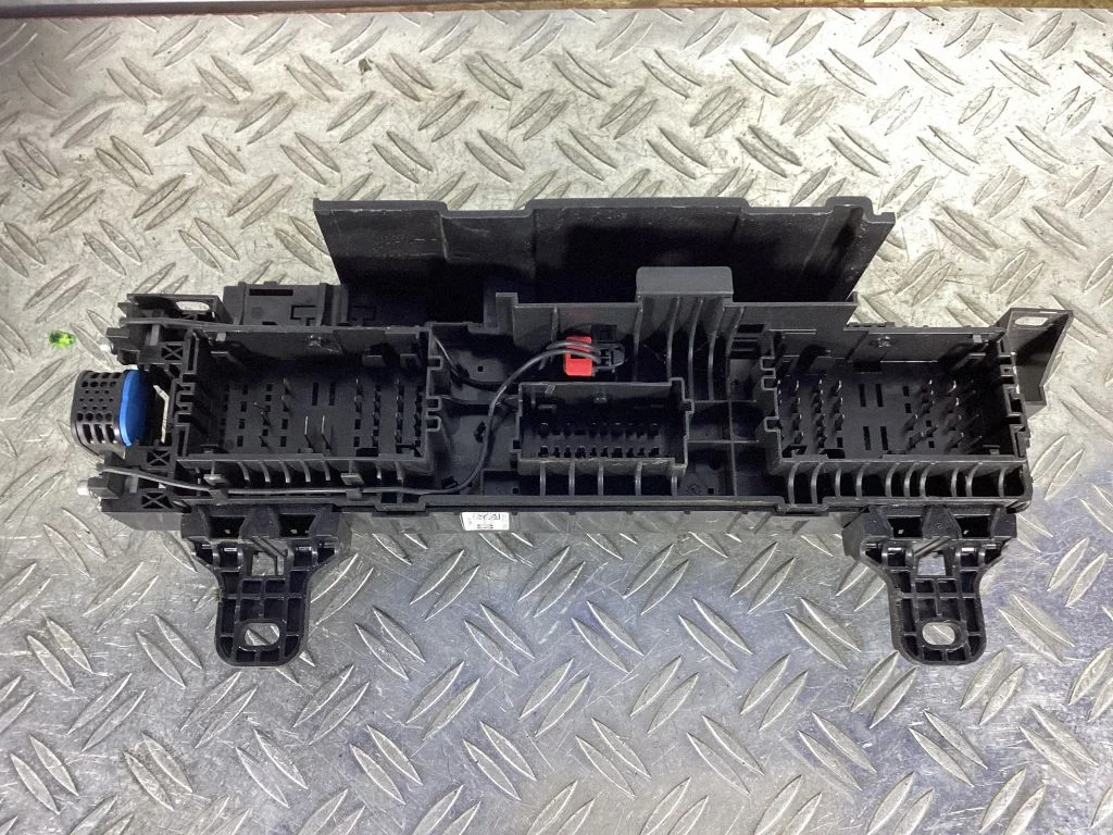 Fuse module – Tesla Model S (2012-)