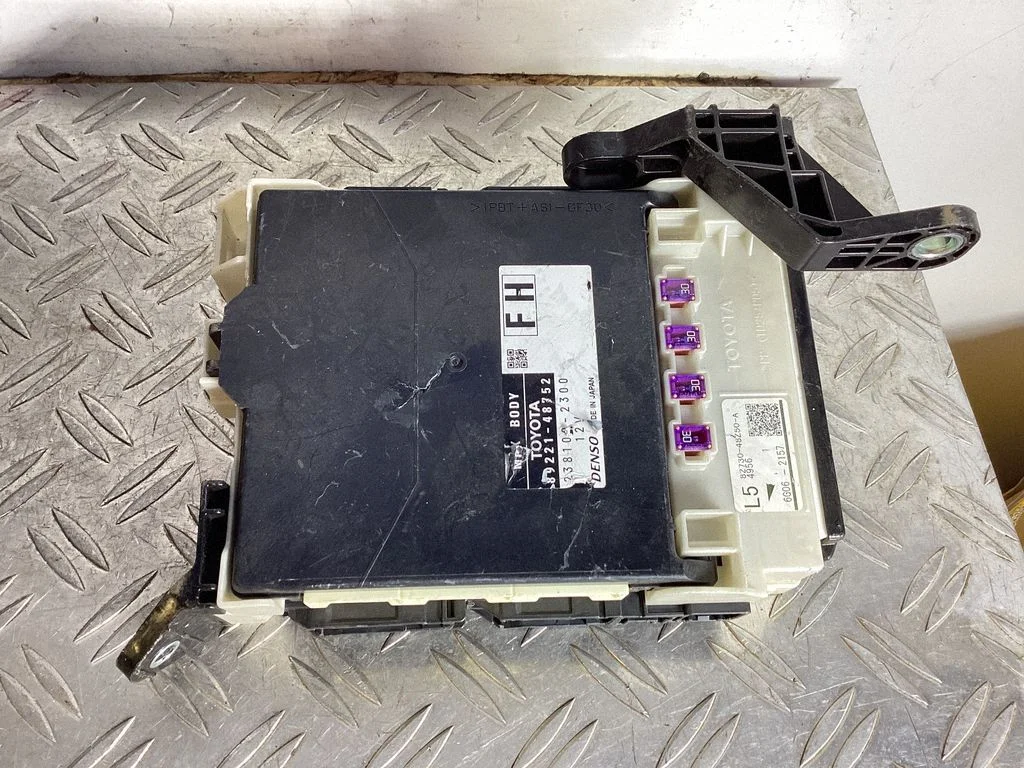 Fuse module – Lexus RX 450H (2016-)