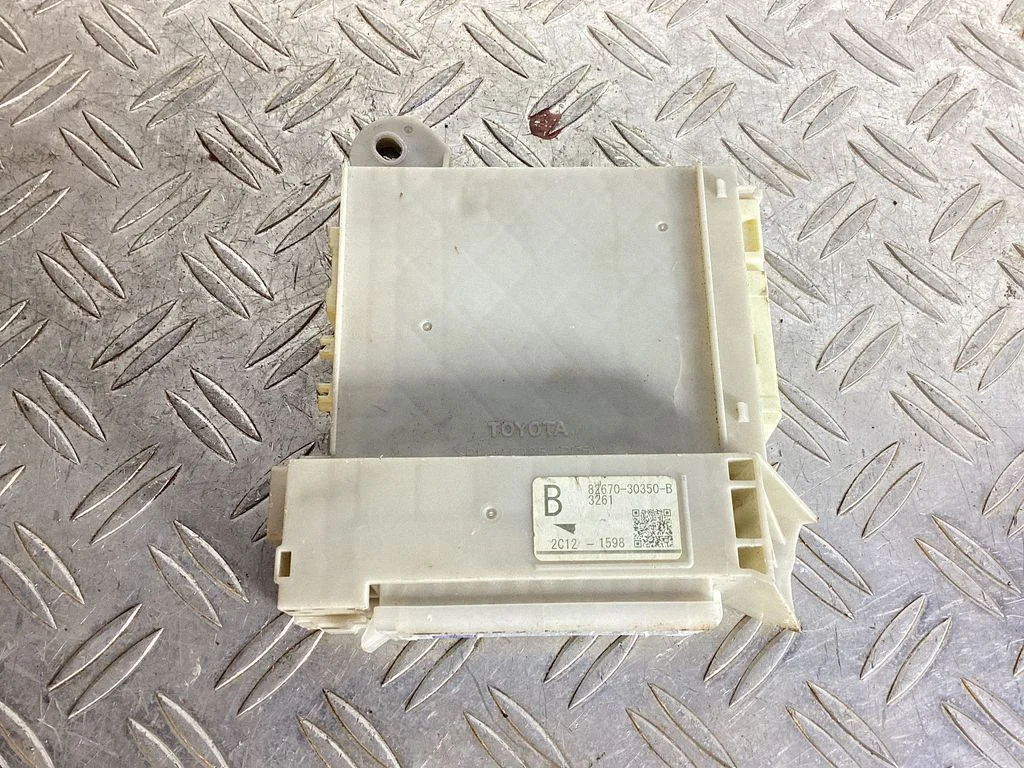 Fuse module – Lexus GS 250 350 300H 450H (2013-)