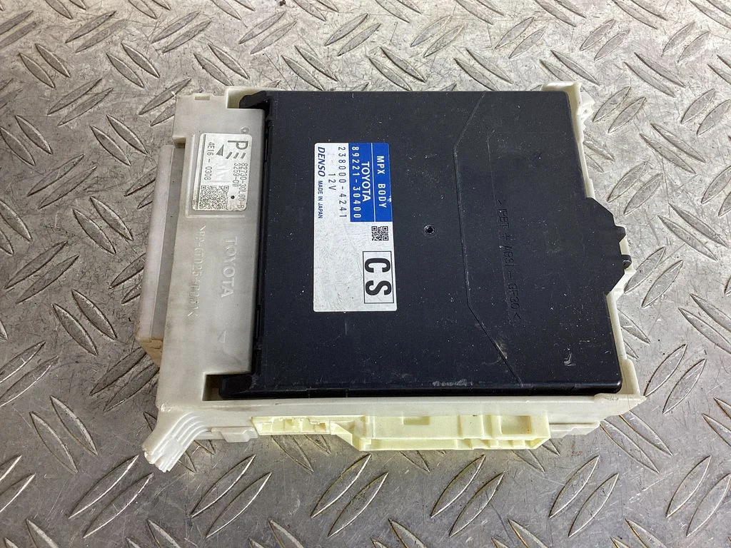 Fuse module – Lexus GS 250 350 300H 450H (2013-)