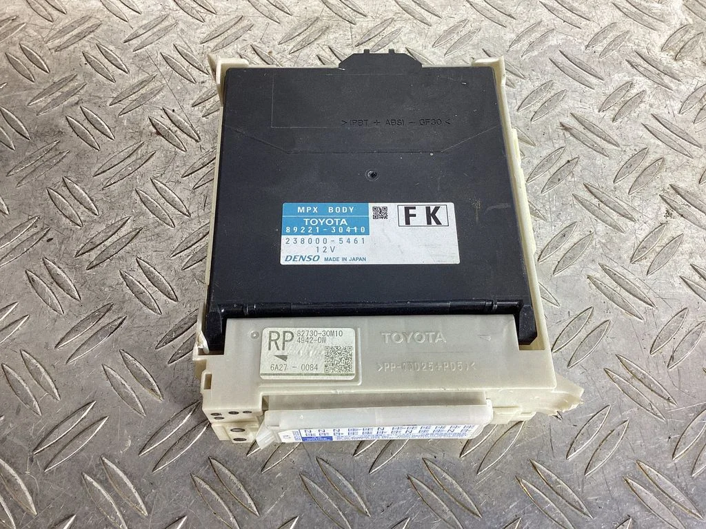 Fuse module – Lexus GS 250 350 300H 450H (2013-)