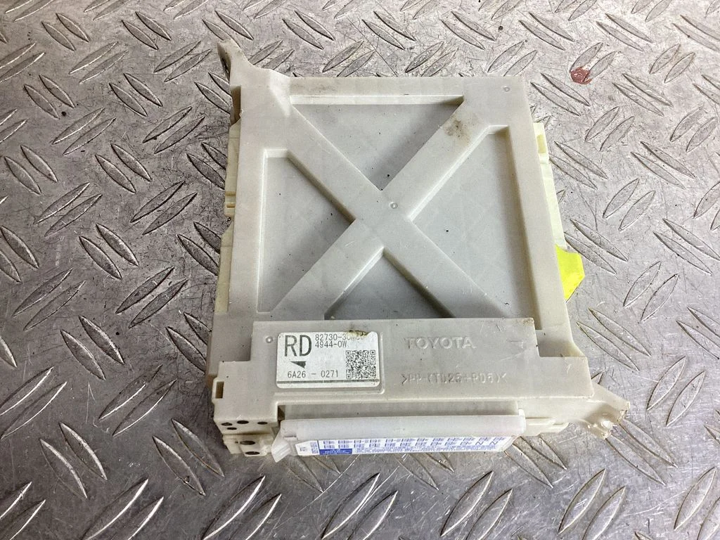 Fuse module – Lexus GS 250 350 300H 450H (2013-)