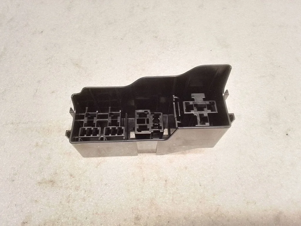 Fuse module – Lexus GS 300 350 430 450H (2005-2012)