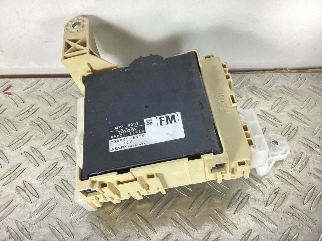 Fuse module – Lexus NX (2014-2021)