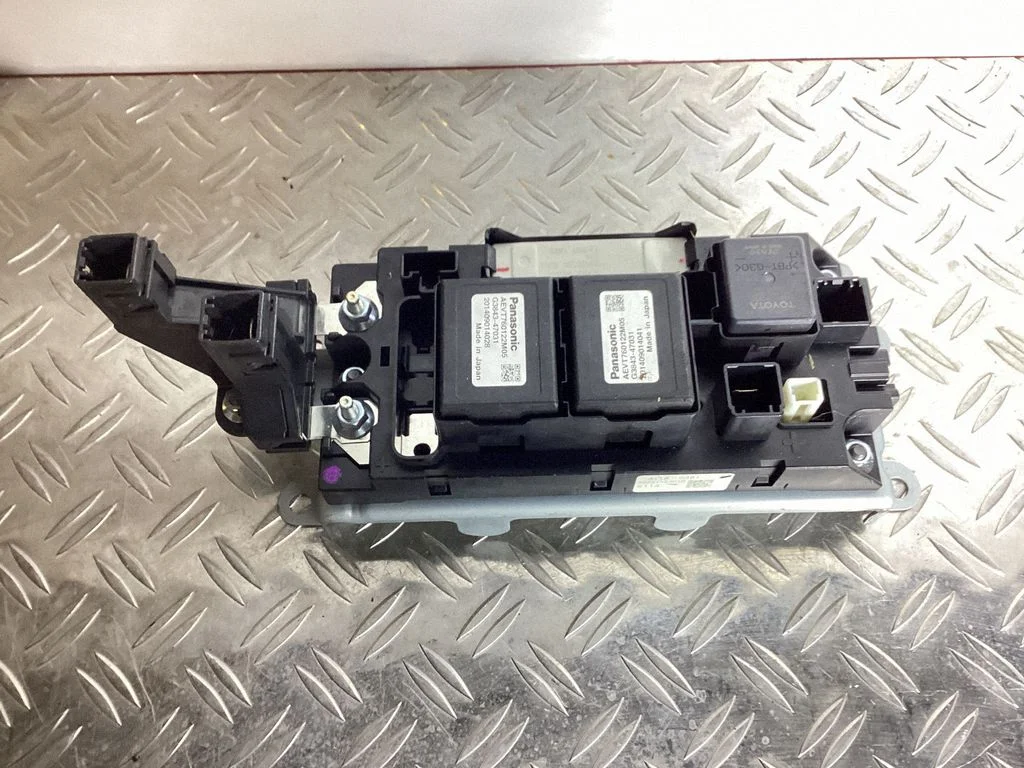 Fuse module – Lexus NX (2014-2021)