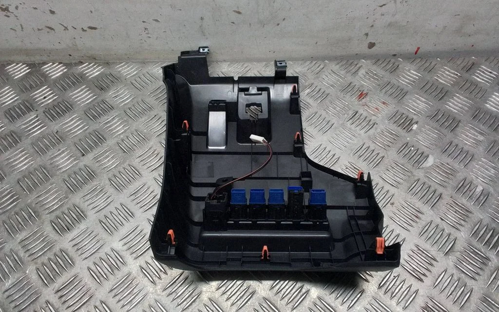 Other interior part – Toyota RAV 4 (XA50) (2018-)