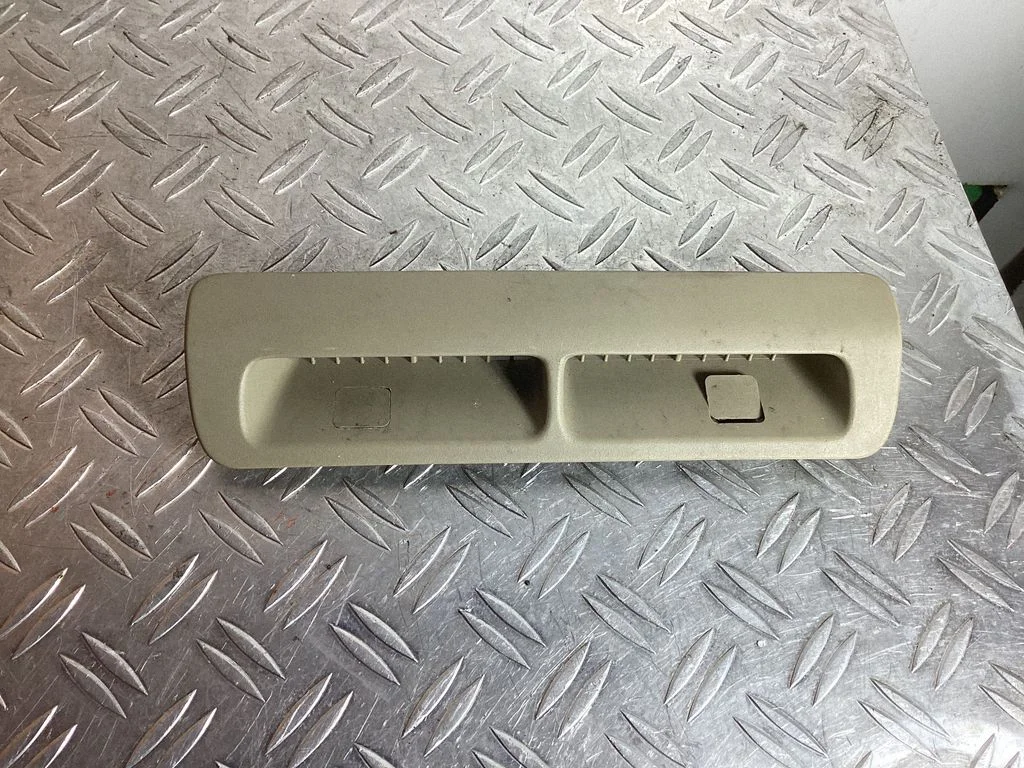 Other interior part – Toyota Land Cruiser (J200) (2008-)