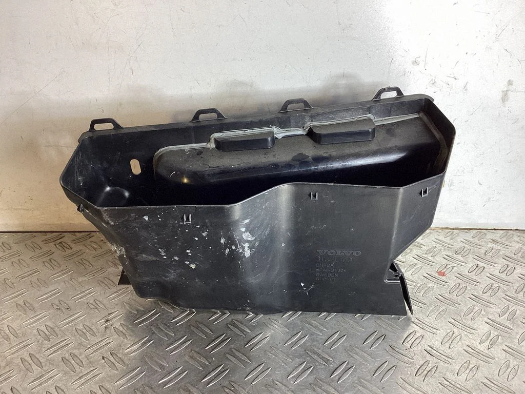 Other engine bay part 31651306