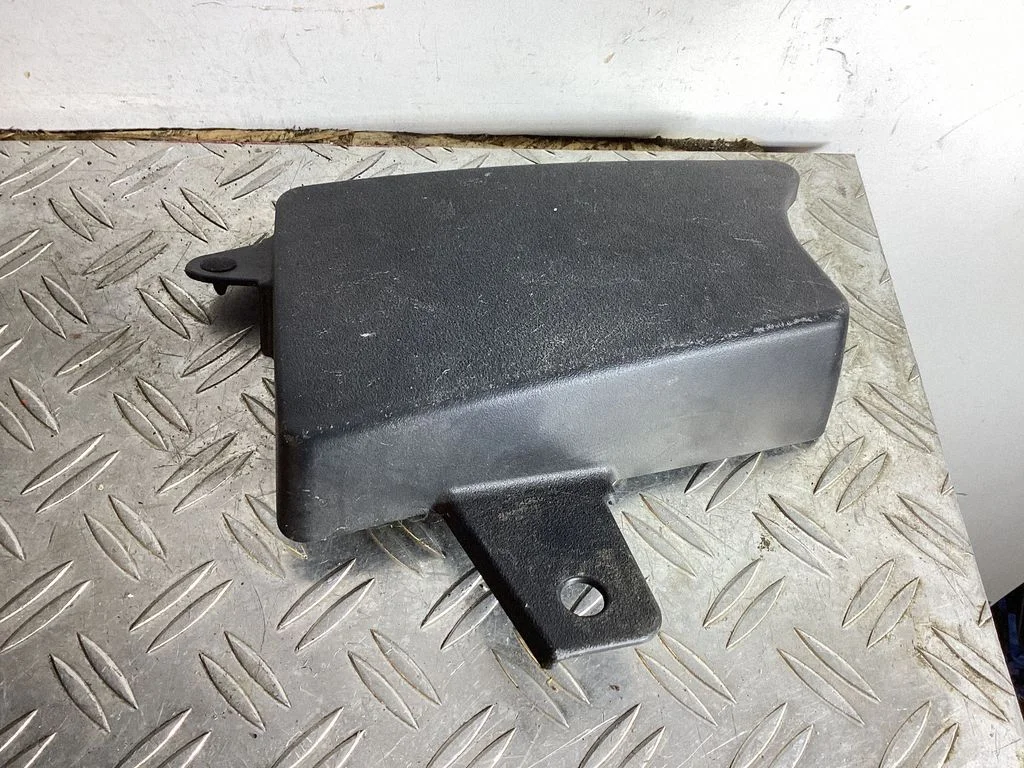Muu mootoriruumi osa – Lexus GS 250 350 300H 450H (2013-)