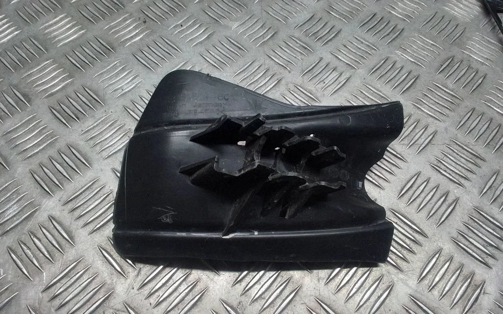 Muu välisosa 95B615448C