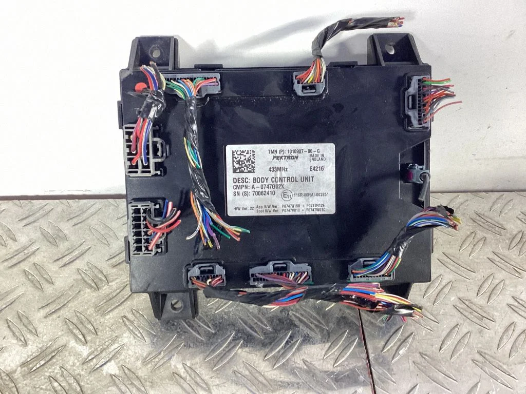 Comfort/convenience module – Tesla Model S (2012-)