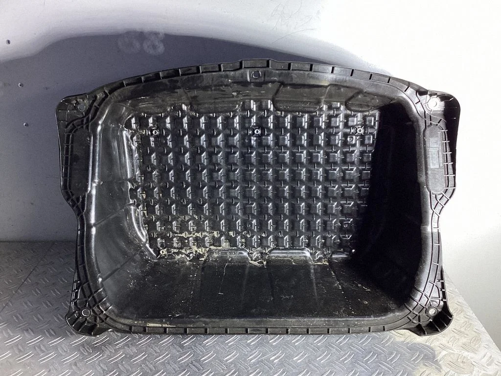 Pagasiruumi panipaik – Tesla Model Y (2020-)