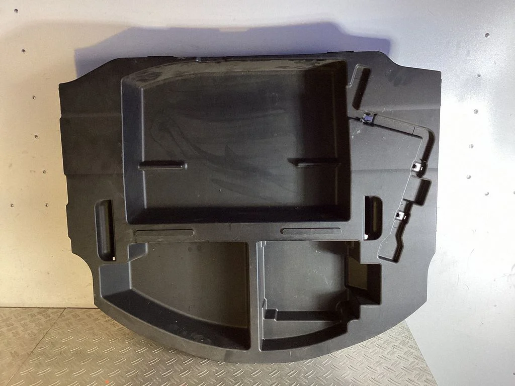 Pagasiruumi panipaik – Lexus GS 250 350 300H 450H (2013-)