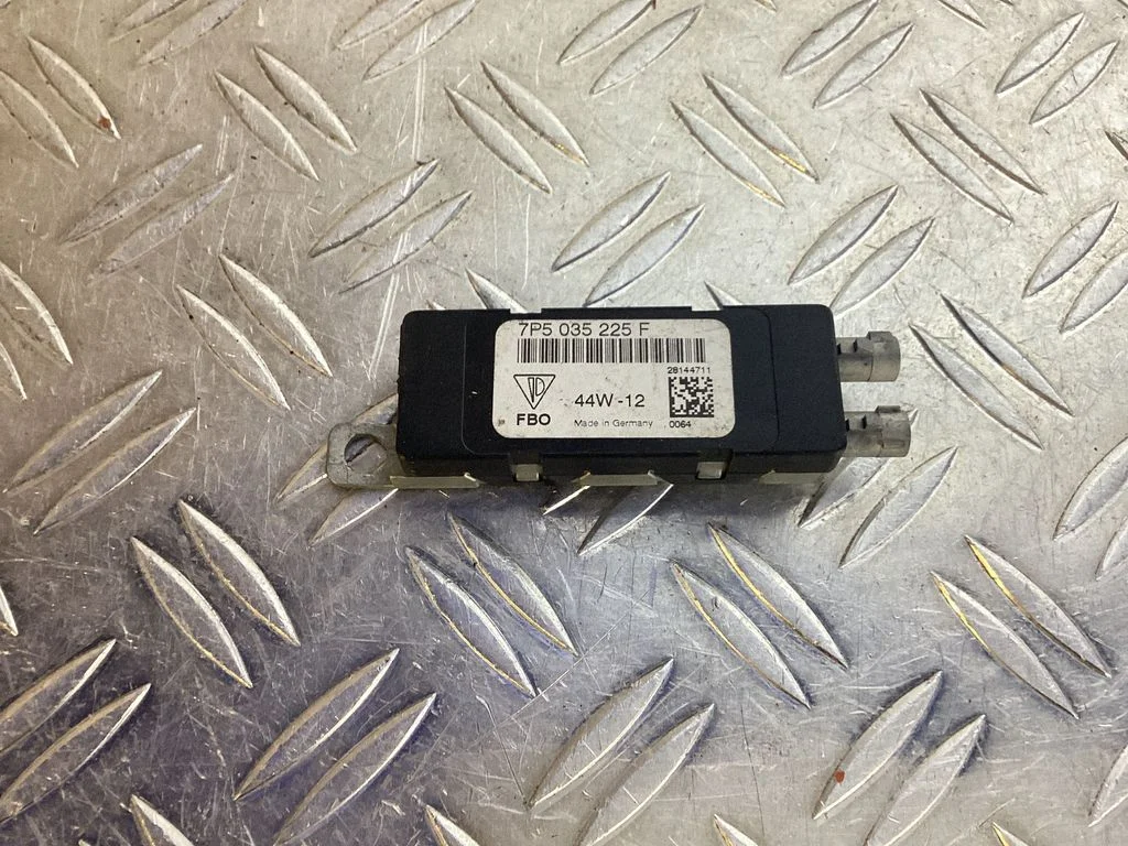 Aerial antenna amplifier – Porsche Cayenne (92A) (2010-2017)