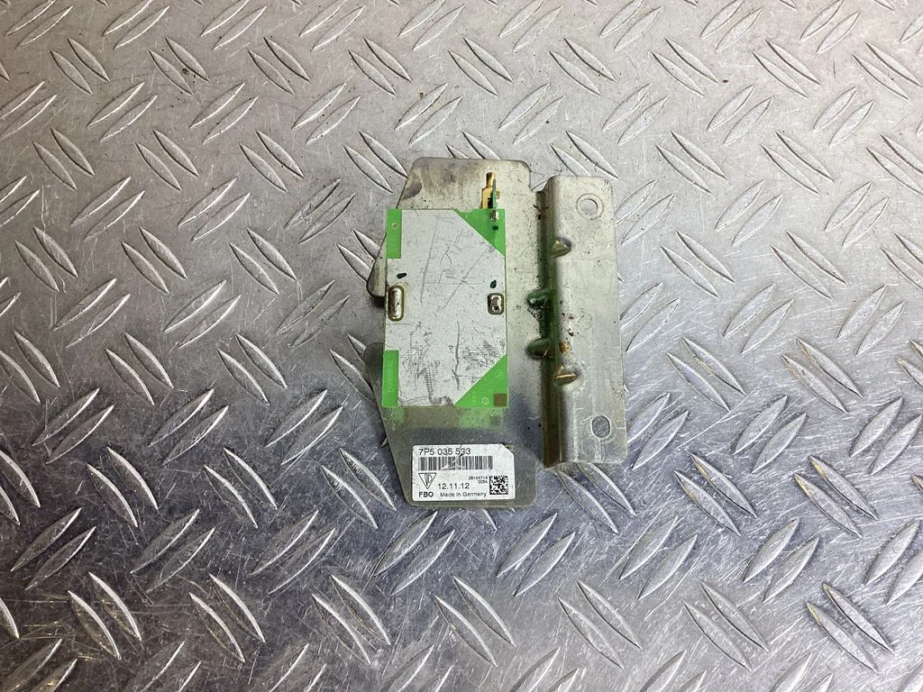 Aerial antenna amplifier – Porsche Cayenne (92A) (2010-2017)
