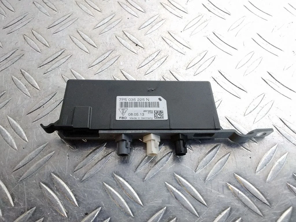 Aerial antenna amplifier – Porsche Cayenne (92A) (2010-2017)