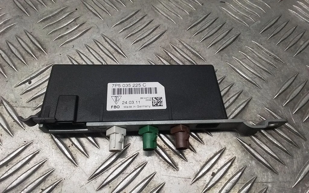 Aerial antenna amplifier – Porsche Cayenne (92A) (2010-2017)