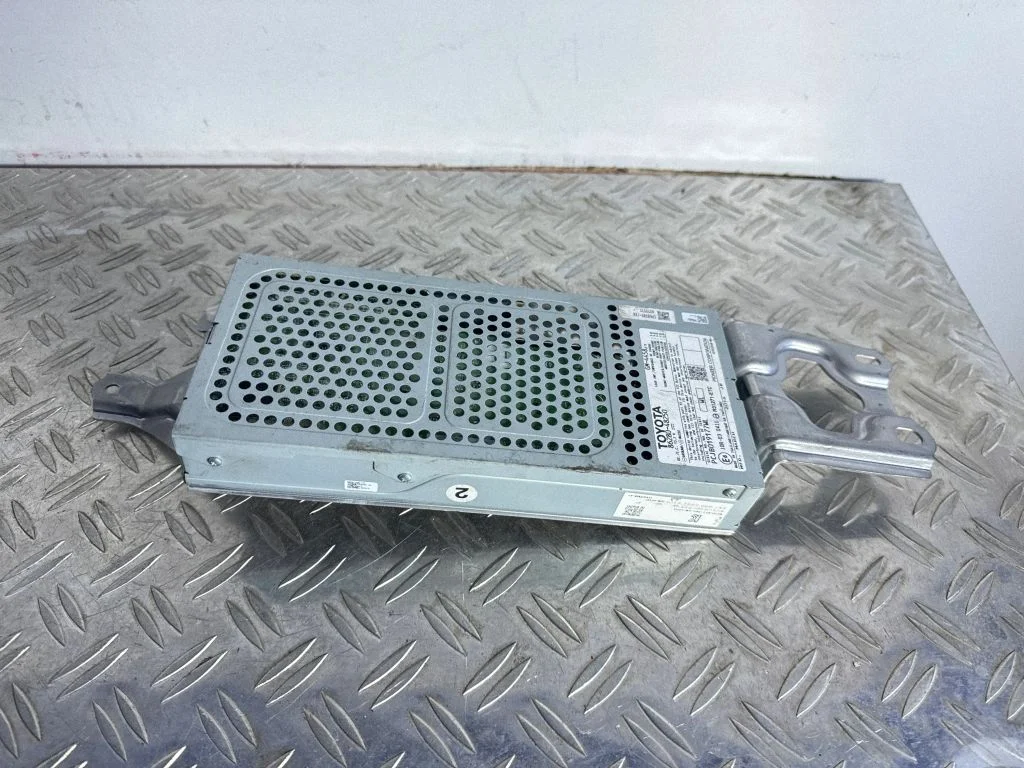 Sound amplifier – Lexus RX 450H (2016-)