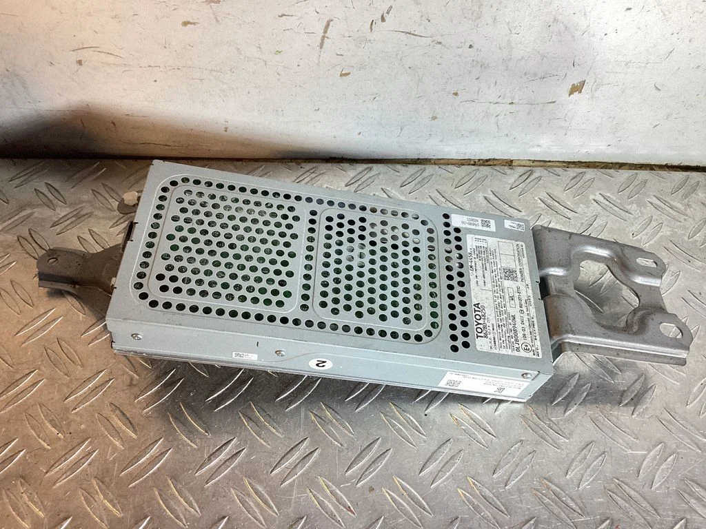 Sound amplifier – Lexus RX 450H (2016-)