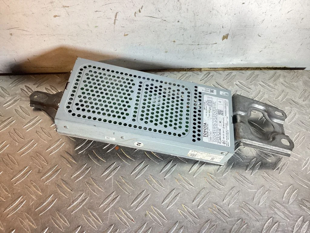 Sound amplifier – Lexus RX 450H (2016-)