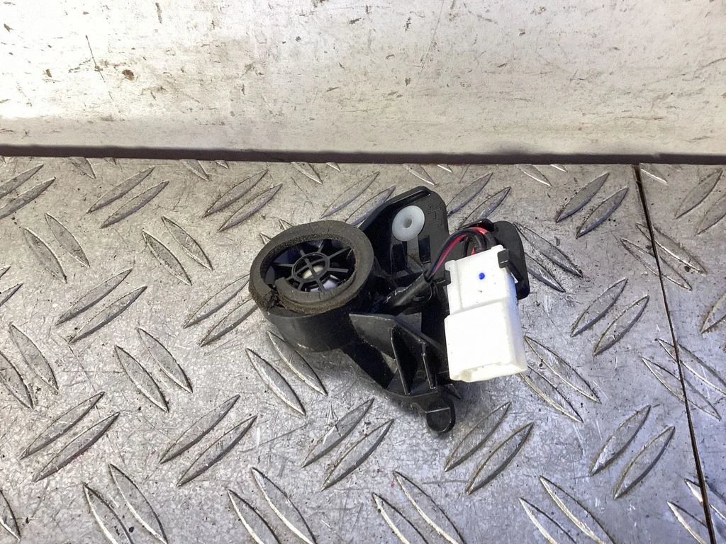 Front door speaker – Toyota Land Cruiser (J150) (2009-)