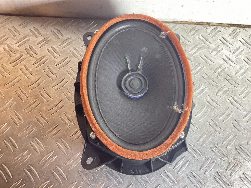 Front door speaker – Toyota Land Cruiser (J200) (2008-)