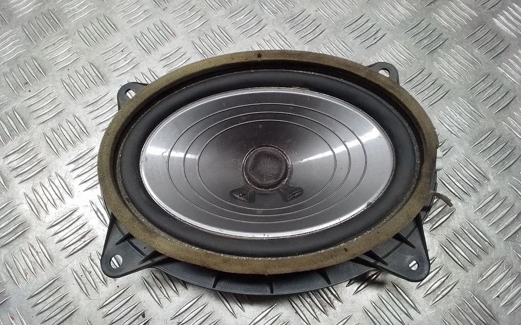 Front door speaker – Toyota Land Cruiser (J200) (2008-)