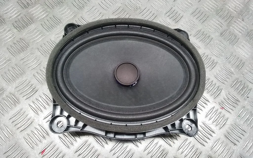 Front door speaker – Lexus RX 450H (2016-)