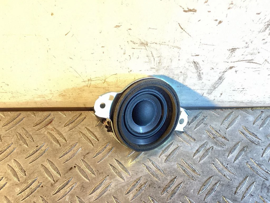 Panel speaker – Lexus IS III XE30 (2013-2020)
