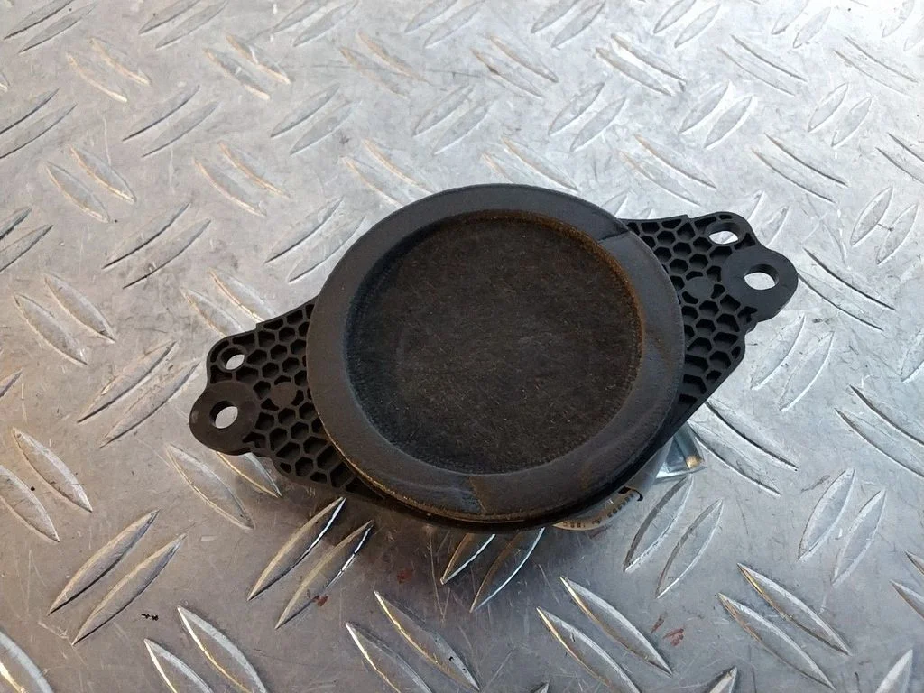 Panel speaker – Toyota Land Cruiser (J200) (2008-)