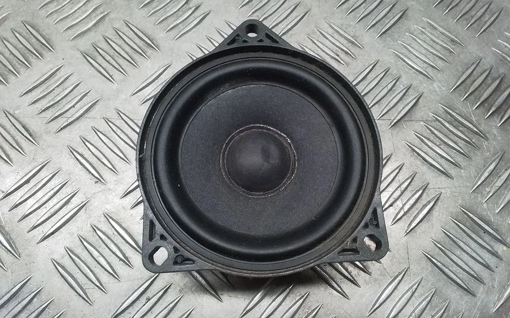Panel speaker 107974200A