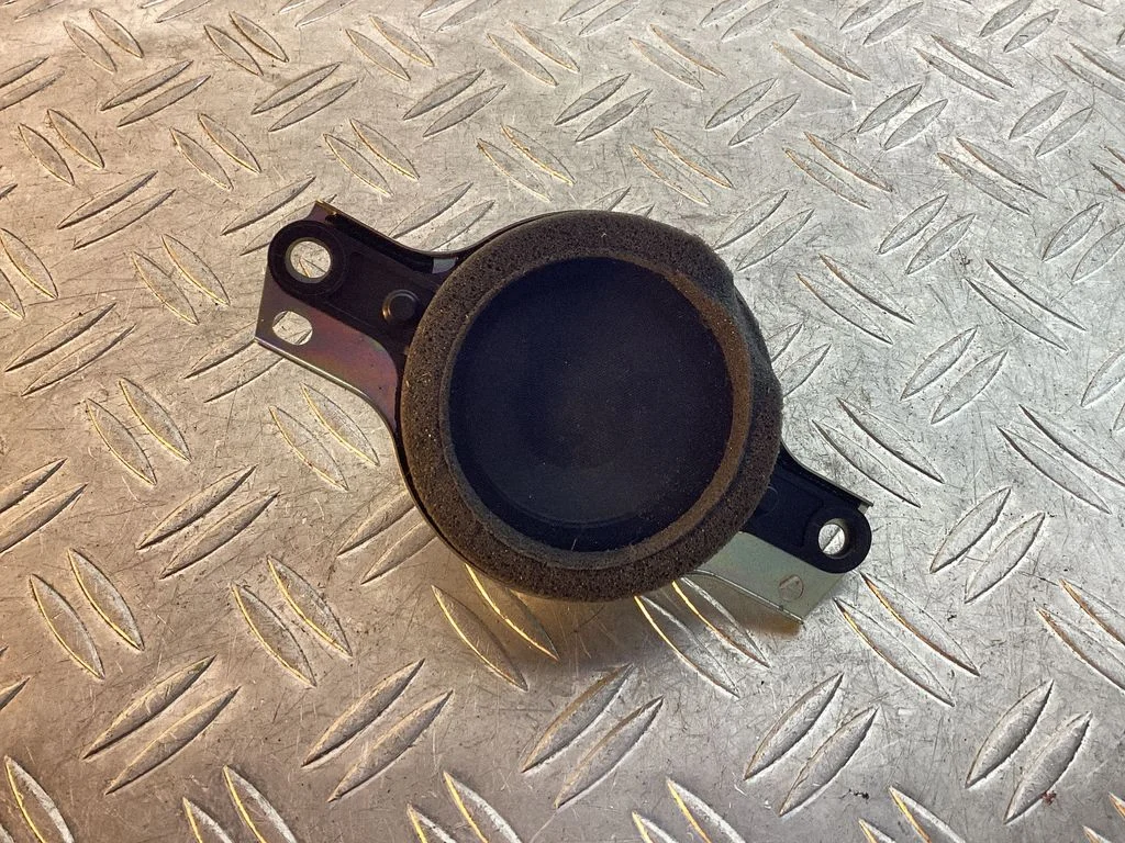 Panel speaker – Toyota Land Cruiser (J200) (2008-)