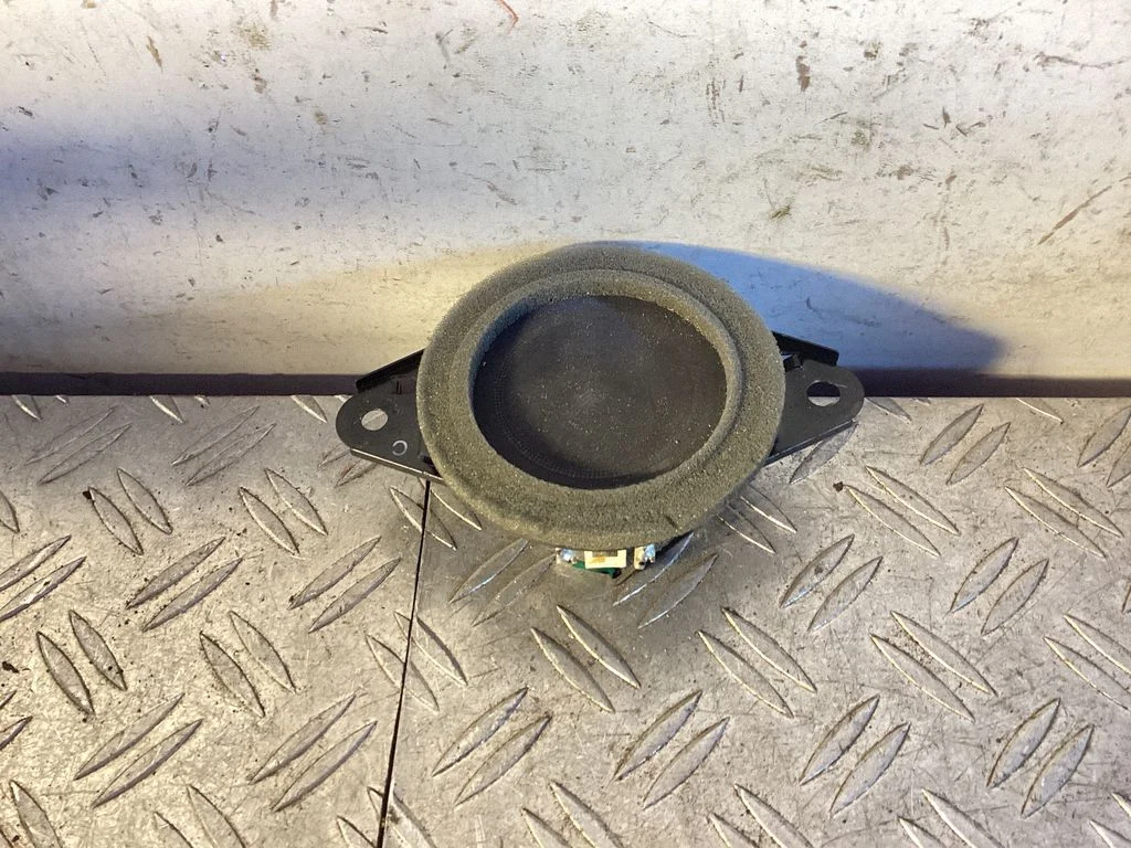 Panel speaker – Toyota Land Cruiser (J150) (2009-)