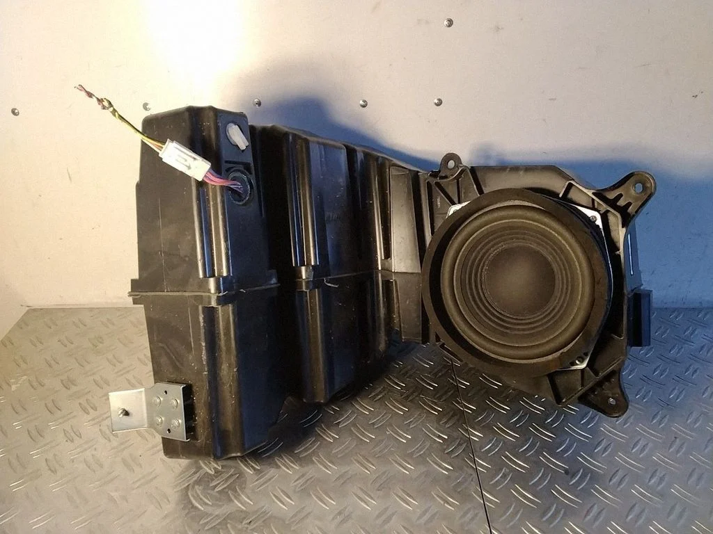 Subwoofer speaker – Lexus RX III (2008-2015)