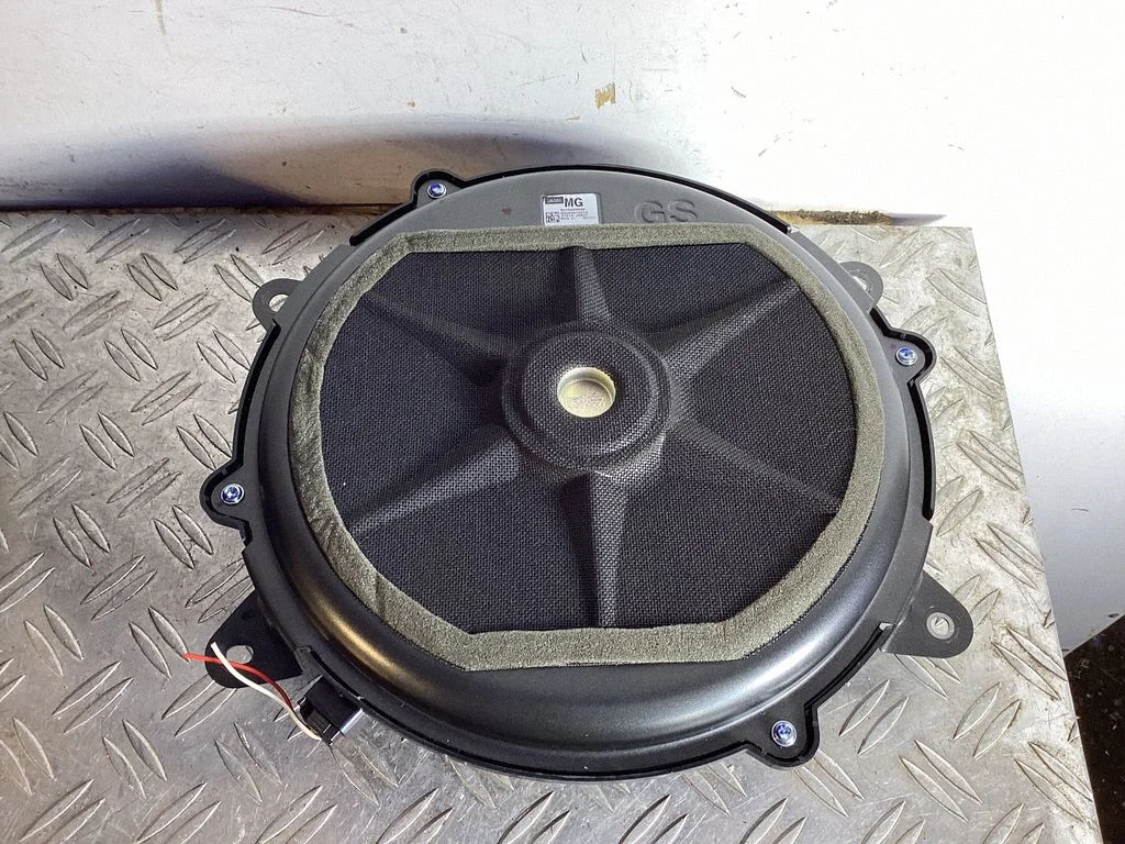 Subwoofer speaker – Lexus GS 250 350 300H 450H (2013-)