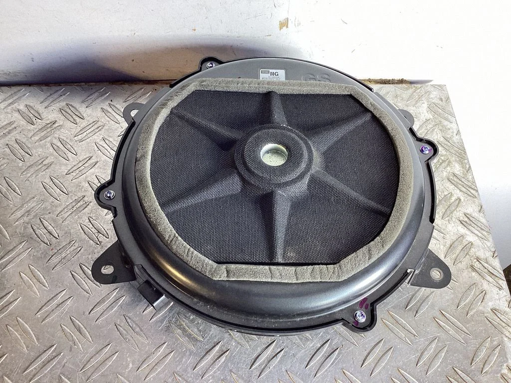 Subwoofer speaker – Lexus GS 250 350 300H 450H (2013-)
